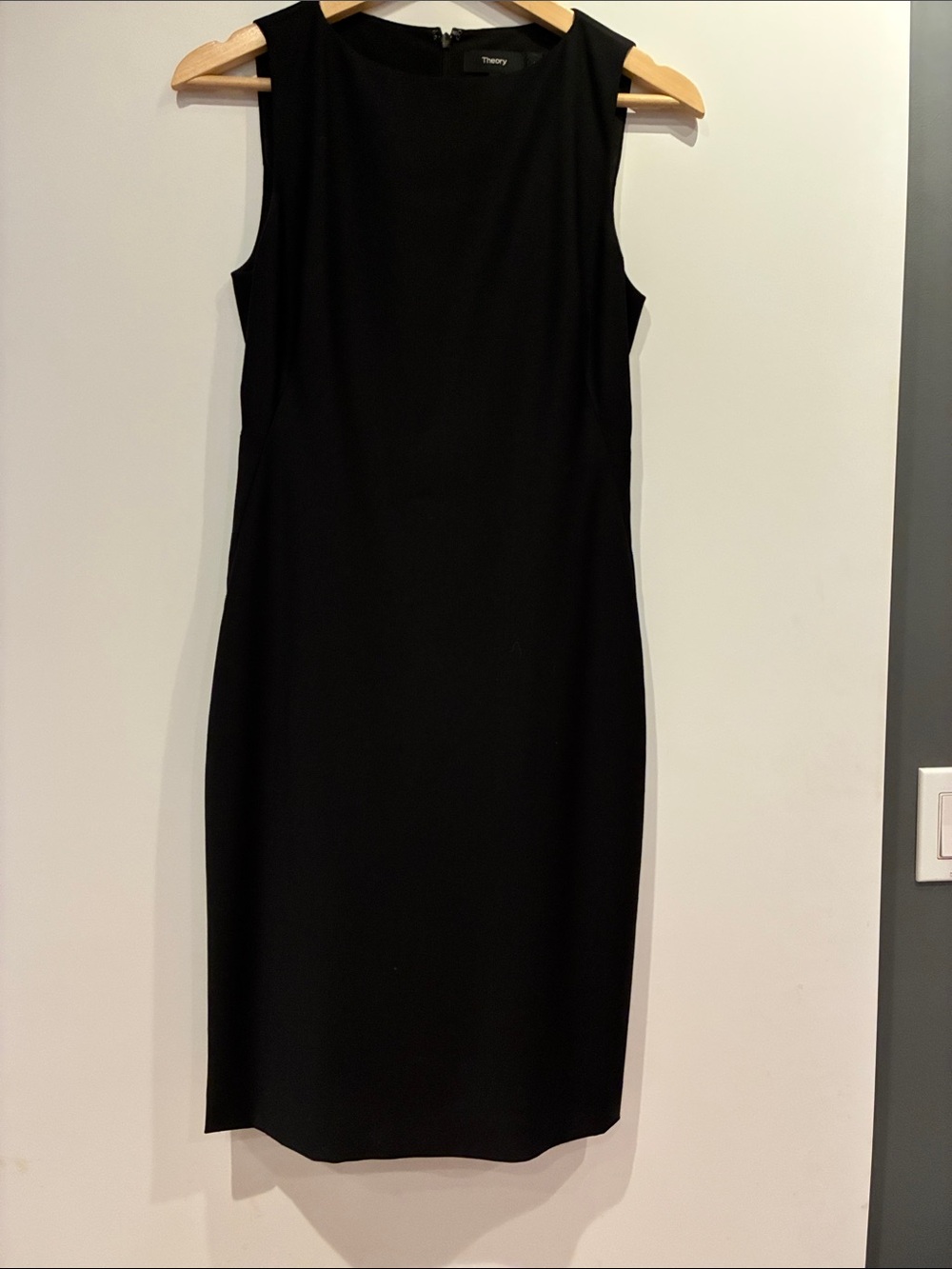 Theory Black Sleeveless Midi Sheath Dress - virgin wool
Size 0